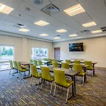Holiday Inn Express & Suite Milroy - Reedsville