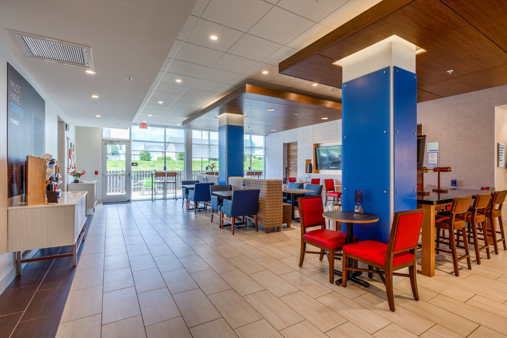 Express & - Reedsville Hotel